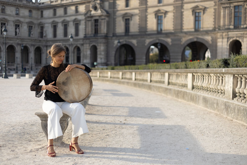 Yeshi Choedon beim Rahmentrommel-Spiel – Flow im Business, Living Magnificence